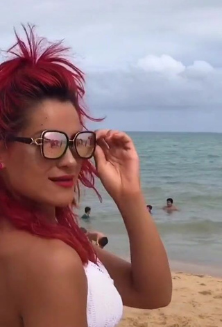 3. Mayca Delduque Looks Sexy in White Bikini at the Beach