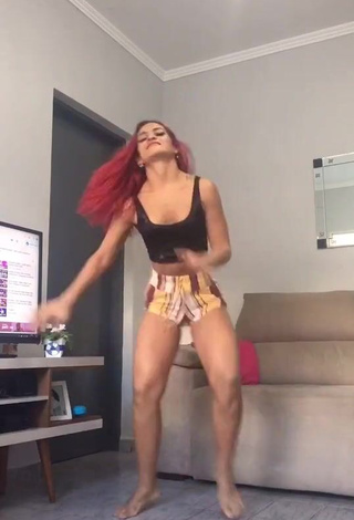 3. Sexy Mayca Delduque in Black Crop Top while Twerking