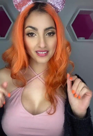 Erotic Mia Coloridas Shows Cleavage in Pink Top