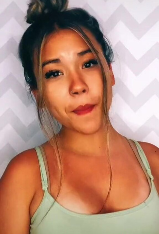 Irresistible Michelly Ioshiko Tanino Shows Cleavage and Bouncing Tits