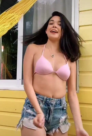 3. Cute Michelle Mendizábal in Pink Bikini Top