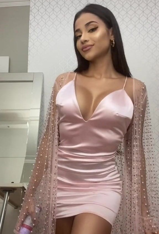 1. Erotic Nanda Caroll Shows Cleavage in Pink Dress