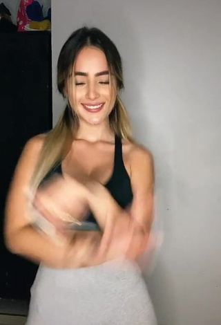 3. Hottie Nicolle Figueroa Shows Cleavage in Black Sport Bra and Bouncing Boobs