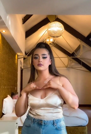 Irresistible Olivia Duffin Shows Cleavage in Top and Bouncing Boobs