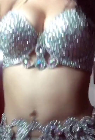 3. Captivating Ónice Flores Shows Cleavage in Silver Bra while doing Belly Dance