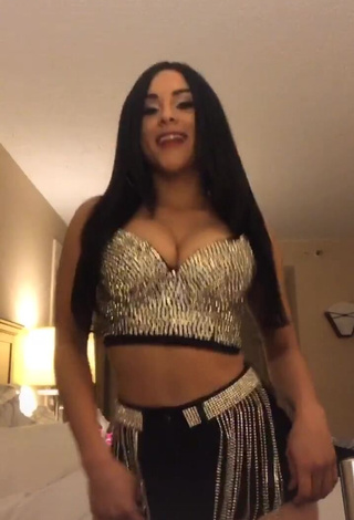 1. Hot Ónice Flores Shows Cleavage in Silver Crop Top and Bouncing Tits