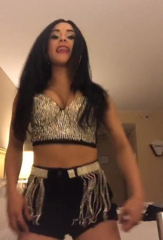 3. Hot Ónice Flores Shows Cleavage in Silver Crop Top and Bouncing Tits