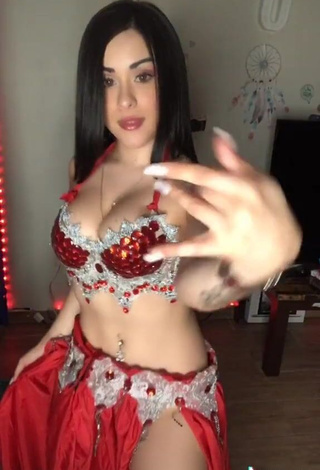 3. Sweetie Ónice Flores Shows Cleavage in Bra while doing Belly Dance and Bouncing Boobs