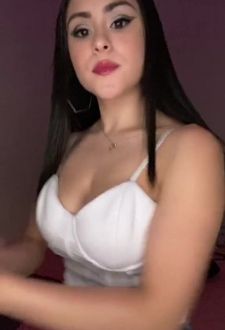 Irresistible Ónice Flores Shows Cleavage in White Top