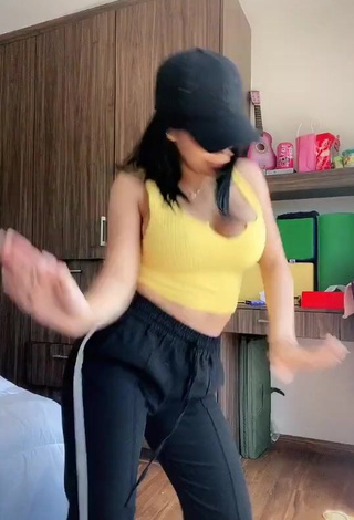 3. Seductive Pao Castillo Shows Cleavage in Crop Top and Bouncing Boobs