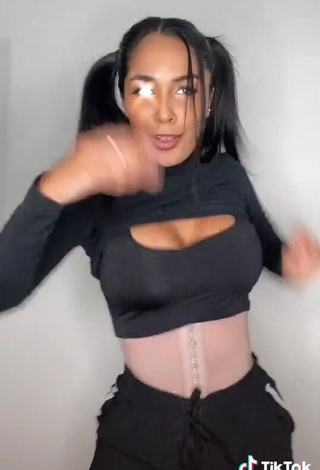 3. Beautiful Pao Castillo Shows Cleavage in Sexy Black Crop Top and Bouncing Boobs