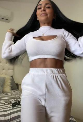 1. Sweetie Pao Castillo Shows Cleavage in White Crop Top