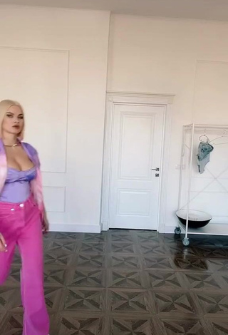 1. Erotic Rasa Shows Butt and Bouncing Tits