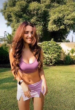 1. Hottest Rosángela Espinoza Shows Cleavage in Pink Crop Top