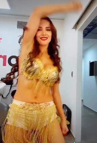 2. Irresistible Rosángela Espinoza Shows Cleavage in Golden Bra