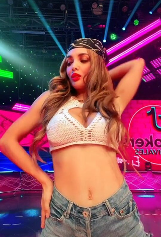 1. Sweetie Rosángela Espinoza Shows Cleavage in White Crop Top