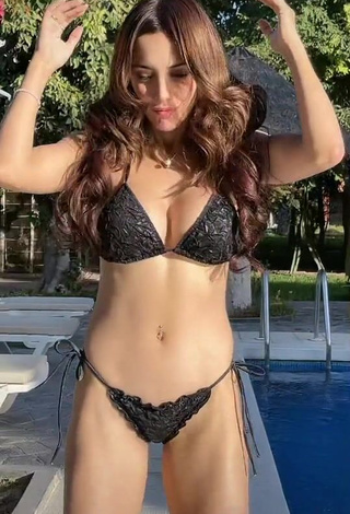 3. Rosángela Espinoza Shows Cleavage in Sexy Black Bikini at the Swimming Pool