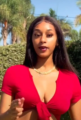 Captivating Sharan Jones Shows Cleavage in Red Crop Top and Bouncing Boobs