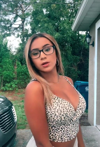 Beautiful Shayla Marie Shows Cleavage in Sexy Crop Top