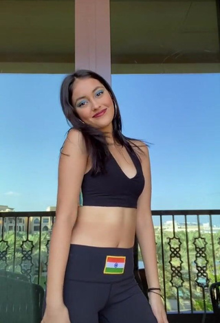 1. Erotic Shivani Paliwal in Black Sport Bra