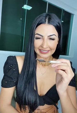 Erotic Sil Shows Cleavage in Crop Top