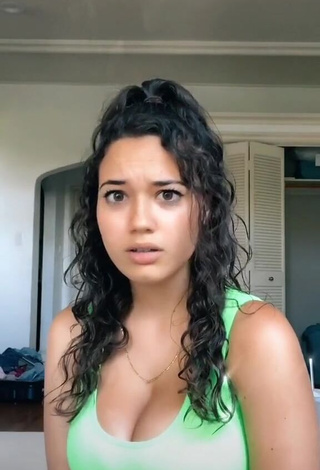 3. Hottie Sofia Gomez Shows Cleavage in Green Top and Bouncing Boobs