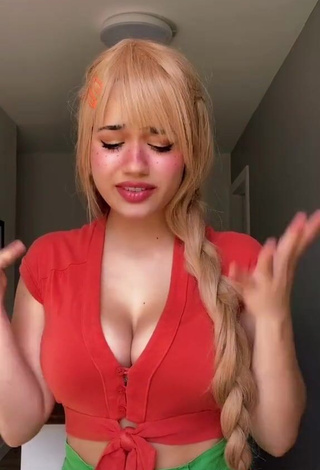 3. Wonderful Sofia Gomez Shows Cleavage in Red Crop Top and Bouncing Tits