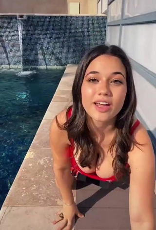 Sweetie Sofia Gomez in Skirt at the Swimming Pool