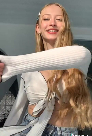 3. Erotic Sophia Diamond Shows Cleavage in White Crop Top and Bouncing Boobs