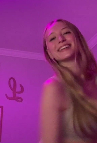 3. Beautiful Sophia Diamond Shows Cleavage in Sexy Grey Crop Top and Bouncing Tits