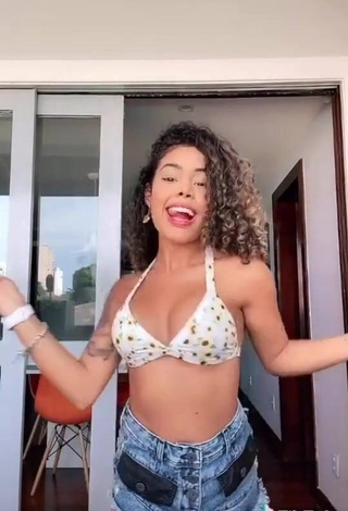 2. Erotic Sthefane Matos Shows Cleavage in Floral Bikini Top and Bouncing Breasts