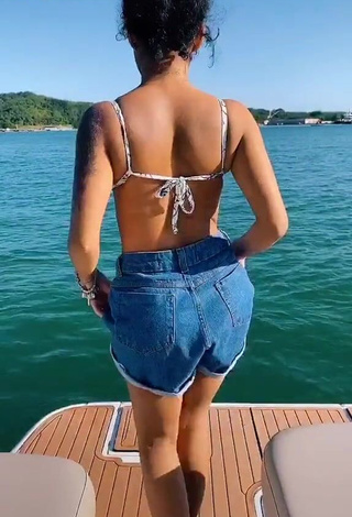 1. Erotic Sthefane Matos in Shorts on a Boat while Twerking