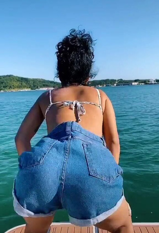 Erotic Sthefane Matos in Shorts on a Boat while Twerking