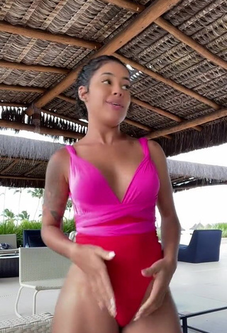 Erotic Sthefane Matos Shows Cleavage in Swimsuit