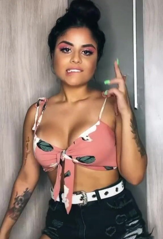 2. Beautiful Tati Nunes Shows Cleavage in Sexy Floral Bikini Top and Bouncing Boobs