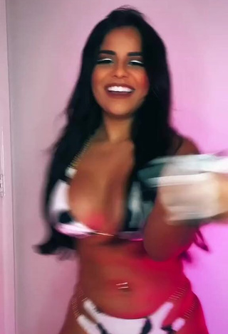 2. Erotic Tati Nunes Shows Cleavage in Bikini and Bouncing Tits