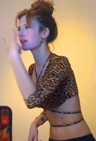 1. Irresistible Mariana Taurozzi Shows Cleavage in Leopard Crop Top