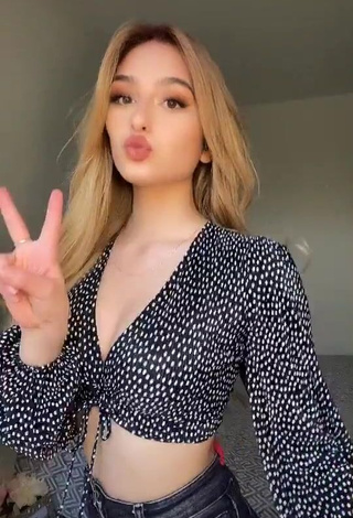 1. Wonderful Teressa Dillon Shows Cleavage in Polka Dot Crop Top