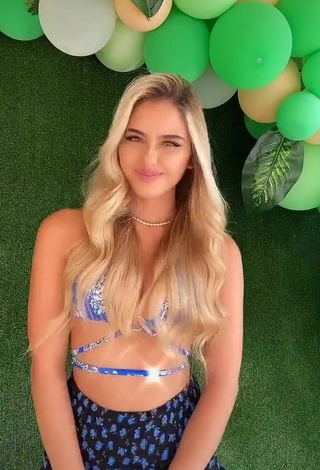 Irresistible Teressa Dillon Shows Cleavage in Bikini Top