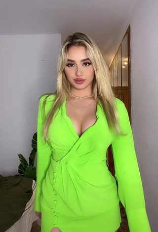 1. Erotic Teressa Dillon Shows Cleavage in Lime Green Dress