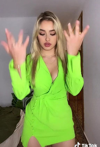 Erotic Teressa Dillon Shows Cleavage in Lime Green Dress