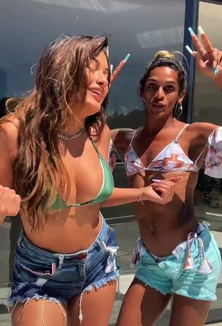 1. Cute Thielly Martins Shows Cleavage in Bikini Top