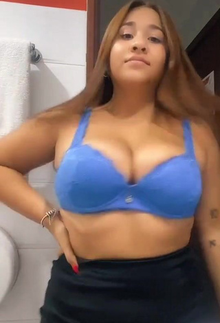 Hot Dailyn Montañez Shows Cleavage in Blue Bra and Bouncing Boobs