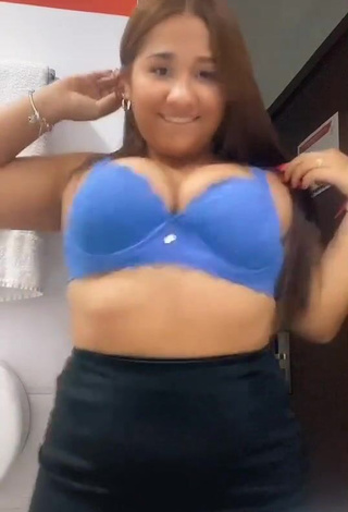 3. Hot Dailyn Montañez Shows Cleavage in Blue Bra and Bouncing Boobs