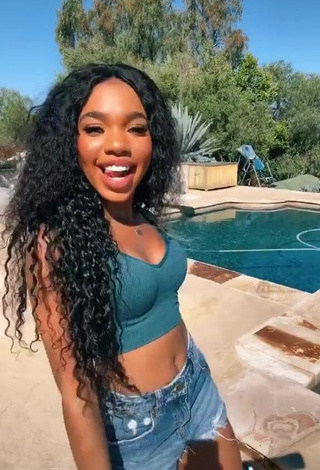 3. Hottie Teala Dunn in Turquoise Crop Top at the Swimming Pool