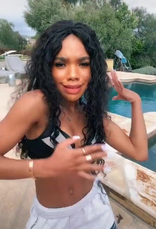 3. Erotic Teala Dunn in Sport Bra at the Pool