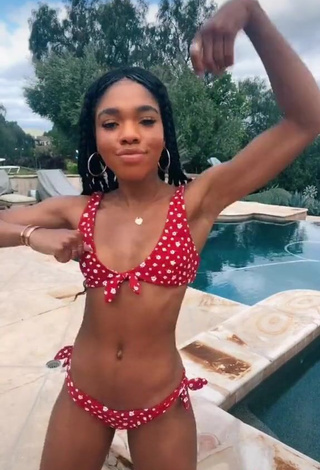 3. Lovely Teala Dunn in Floral Bikini at the Swimming Pool and Bouncing Boobs