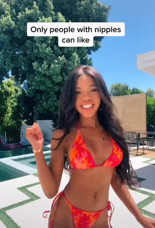 3. Hottie Teala Dunn Shows Cleavage in Bikini at the Pool