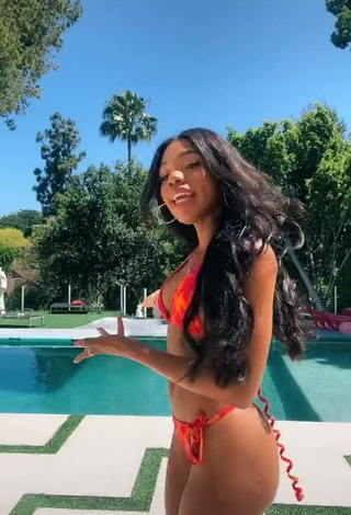 2. Gorgeous Teala Dunn Shows Cleavage in Alluring Bikini at the Swimming Pool