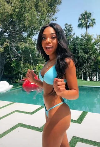 Sensual Teala Dunn Shows Butt at the Pool